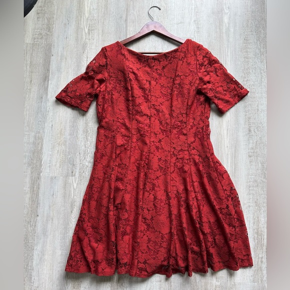 Danny & Nicole Dresses & Skirts - Elegant Red Lace Dress